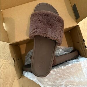 lululemon athletica Women's Restfeel Faux Fur Slide - Dark Cherry/Silver soldout